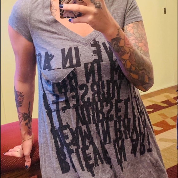 2 for $10 Gray Flowy Graphic Tee - Picture 4 of 4